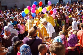 Одесская епархия помогает собирать детей в школу