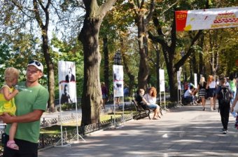 На Приморском бульваре открылась выставка «Юбилеи Одессы»