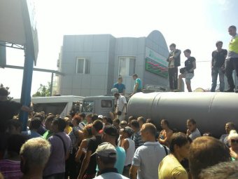 Промтоварный рынок «7-й километр» считает обыск администрации предприятия незаконным (фото, видео)