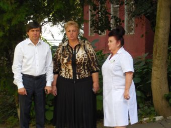 Геннадий Труханов поздравил маму первой новорожденной в День города