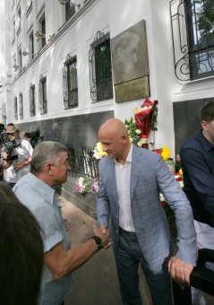 В Доме с ангелом установили памятную доску Борису Литваку