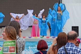 Более 50-ти танцовщиц участовали во флэш-мобе «BellyDance по-одесски» в Аркадии