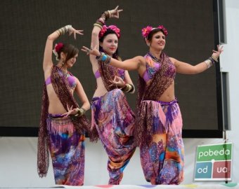 Более 50-ти танцовщиц участовали во флэш-мобе «BellyDance по-одесски» в Аркадии