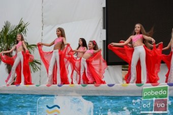 Более 50-ти танцовщиц участовали во флэш-мобе «BellyDance по-одесски» в Аркадии