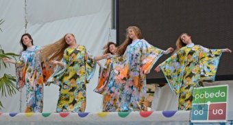 Более 50-ти танцовщиц участовали во флэш-мобе «BellyDance по-одесски» в Аркадии