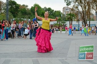 Более 50-ти танцовщиц участовали во флэш-мобе «BellyDance по-одесски» в Аркадии
