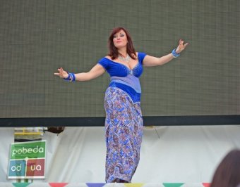 Более 50-ти танцовщиц участовали во флэш-мобе «BellyDance по-одесски» в Аркадии