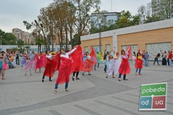 Более 50-ти танцовщиц участовали во флэш-мобе «BellyDance по-одесски» в Аркадии