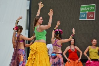 Более 50-ти танцовщиц участовали во флэш-мобе «BellyDance по-одесски» в Аркадии