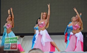 Более 50-ти танцовщиц участовали во флэш-мобе «BellyDance по-одесски» в Аркадии