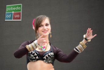 Более 50-ти танцовщиц участовали во флэш-мобе «BellyDance по-одесски» в Аркадии