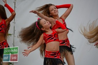 Более 50-ти танцовщиц участовали во флэш-мобе «BellyDance по-одесски» в Аркадии