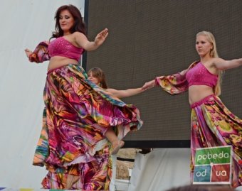 Более 50-ти танцовщиц участовали во флэш-мобе «BellyDance по-одесски» в Аркадии