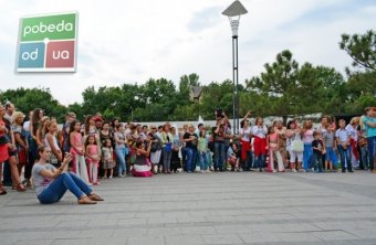 Более 50-ти танцовщиц участовали во флэш-мобе «BellyDance по-одесски» в Аркадии