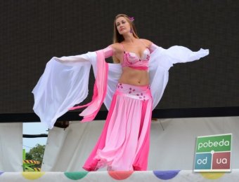 Более 50-ти танцовщиц участовали во флэш-мобе «BellyDance по-одесски» в Аркадии