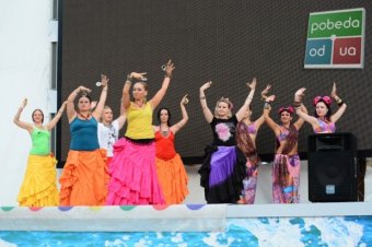 Более 50-ти танцовщиц участовали во флэш-мобе «BellyDance по-одесски» в Аркадии