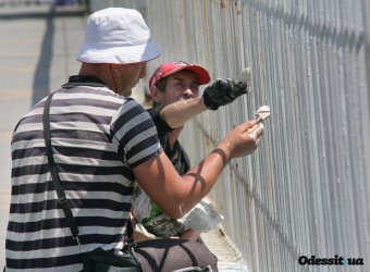 На Горбатом мосту появятся прожекторы, а вместо перил – красные щиты