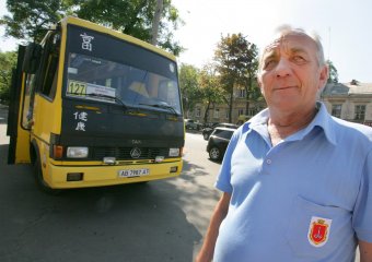 Одесские водители маршруток позировали в новой спецформе
