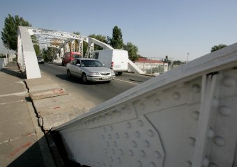 В Одессе железнодорожники облепят Горбатого щитами