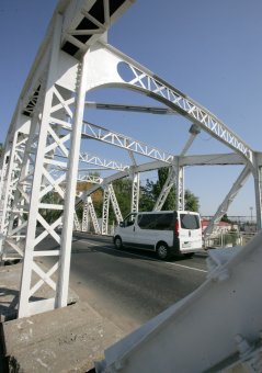 В Одессе железнодорожники облепят Горбатого щитами