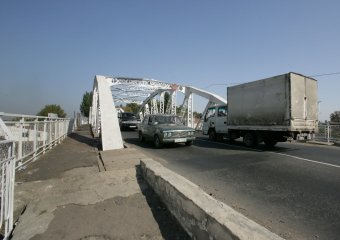 В Одессе железнодорожники облепят Горбатого щитами