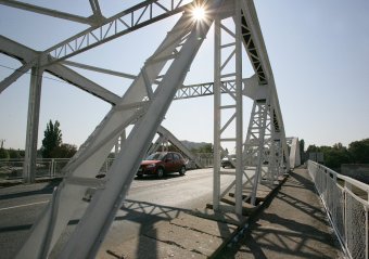 В Одессе железнодорожники облепят Горбатого щитами