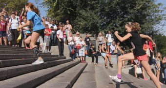 Одесситы сегодня штурмовали Потемкинскую лестницу (фото)