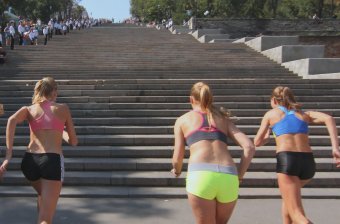 Одесситы сегодня штурмовали Потемкинскую лестницу (фото)