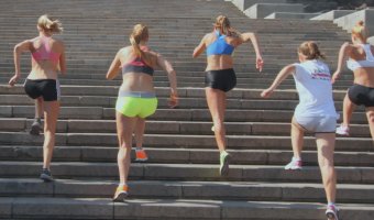 Одесситы сегодня штурмовали Потемкинскую лестницу (фото)