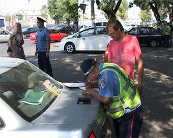 Водитель за рулем автомобиля: По мобильнику говорил – в ДТП угодил