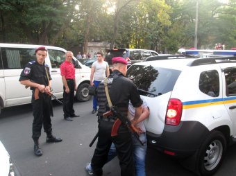 В Одессе толпа едва не расправилась с водителем, сбившим пешехода (фото)