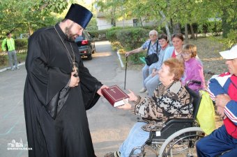 Одесское духовенство окормляет переселенцев из Донбаса 