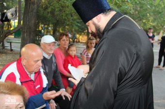 Одесское духовенство окормляет переселенцев из Донбаса 