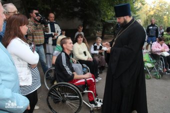 Одесское духовенство окормляет переселенцев из Донбаса 