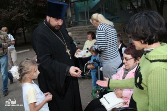 Одесское духовенство окормляет переселенцев из Донбаса 