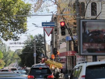 Власти  Одессы отчитываются об установке современных светодиодных светофоров (фото)