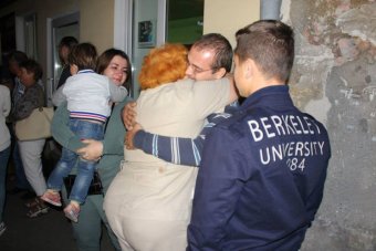Дома! Моряки вернулись в Одессу из плена (фото)