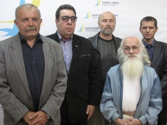 Два одесских художника выставили свои работы на благотворительный акуцион