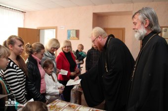 Одесская епархия передала материальную помощь беженцам из Донбасса