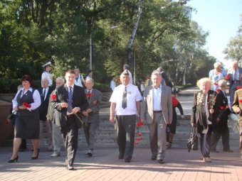 Юные одесситы на Почетной Вахте Памяти на Аллее Славы у Вечного огня (фото)