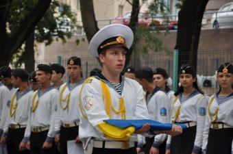 Юные одесситы на Почетной Вахте Памяти на Аллее Славы у Вечного огня (фото)