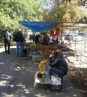 Одесские власти продолжают сносить самовольно установленные торговые объекты (фото)