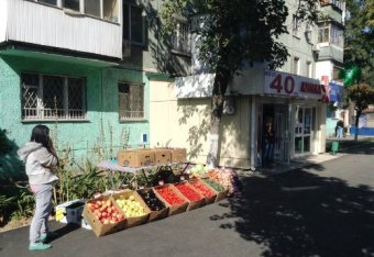 Одесские власти продолжают сносить самовольно установленные торговые объекты (фото)
