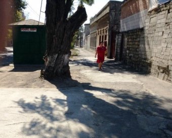 Одесские власти продолжают сносить самовольно установленные торговые объекты (фото)