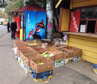 Одесские власти продолжают сносить самовольно установленные торговые объекты (фото)