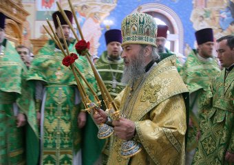 Городской голова Геннадий Труханов присутствовал на богослужении в Свято-Успенском монастыре (фото)