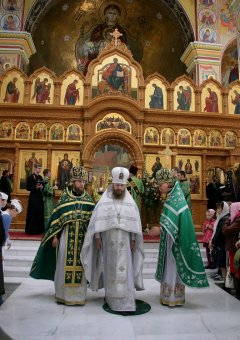 Городской голова Геннадий Труханов присутствовал на богослужении в Свято-Успенском монастыре (фото)