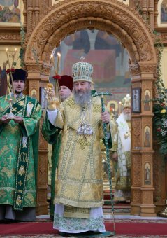Городской голова Геннадий Труханов присутствовал на богослужении в Свято-Успенском монастыре (фото)