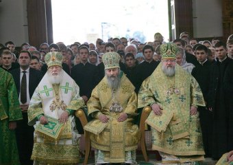 Городской голова Геннадий Труханов присутствовал на богослужении в Свято-Успенском монастыре (фото)