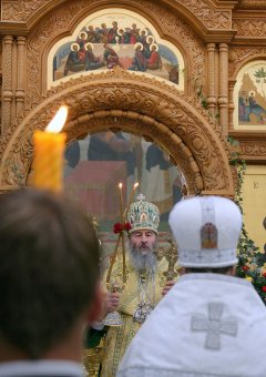 Городской голова Геннадий Труханов присутствовал на богослужении в Свято-Успенском монастыре (фото)